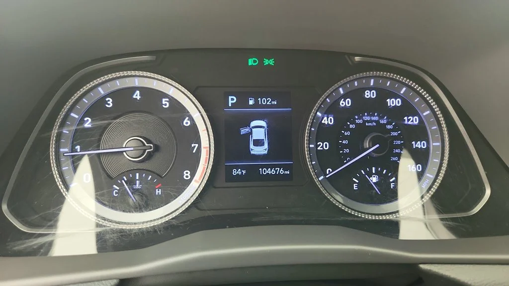 Used 2021 Black Hyundai SE image 15
