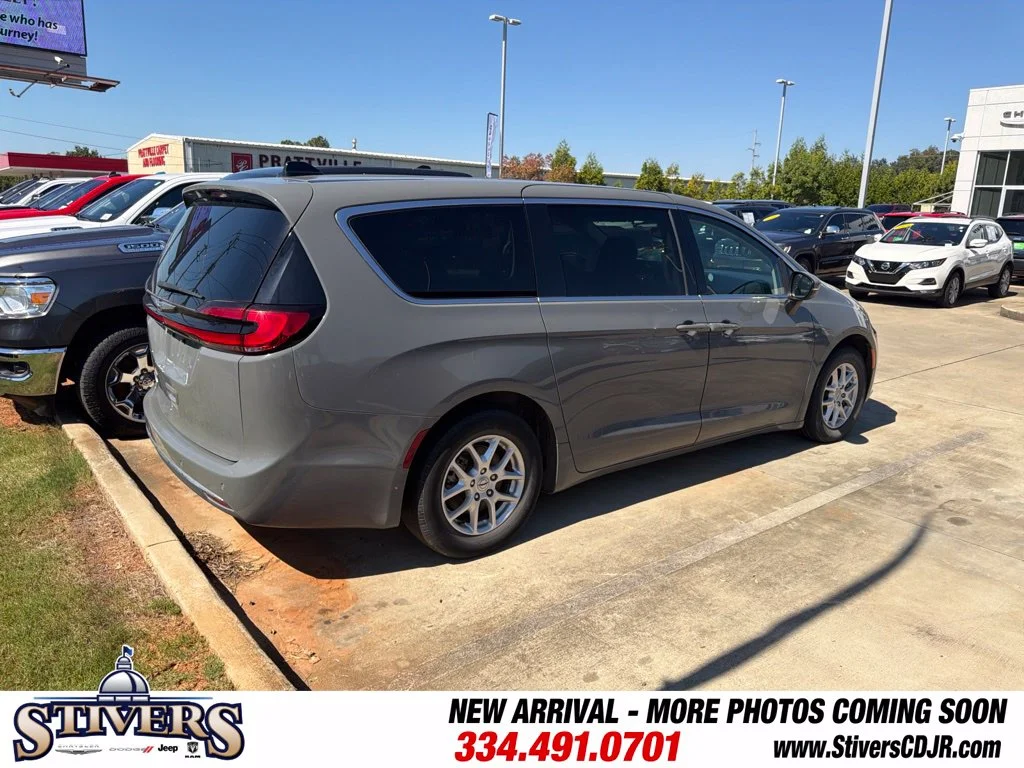 Used 2023 White Chrysler Touring L image 11