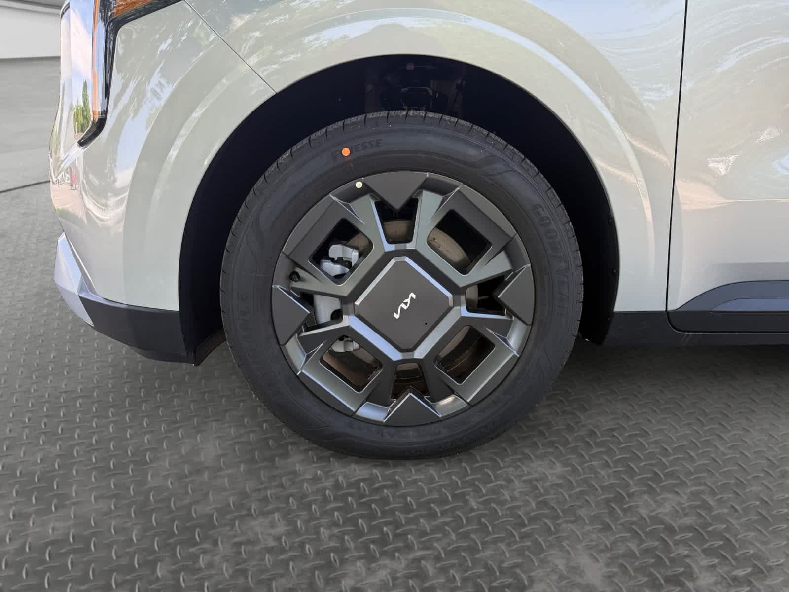 New 2026 Ivory Silver Kia EX image 9