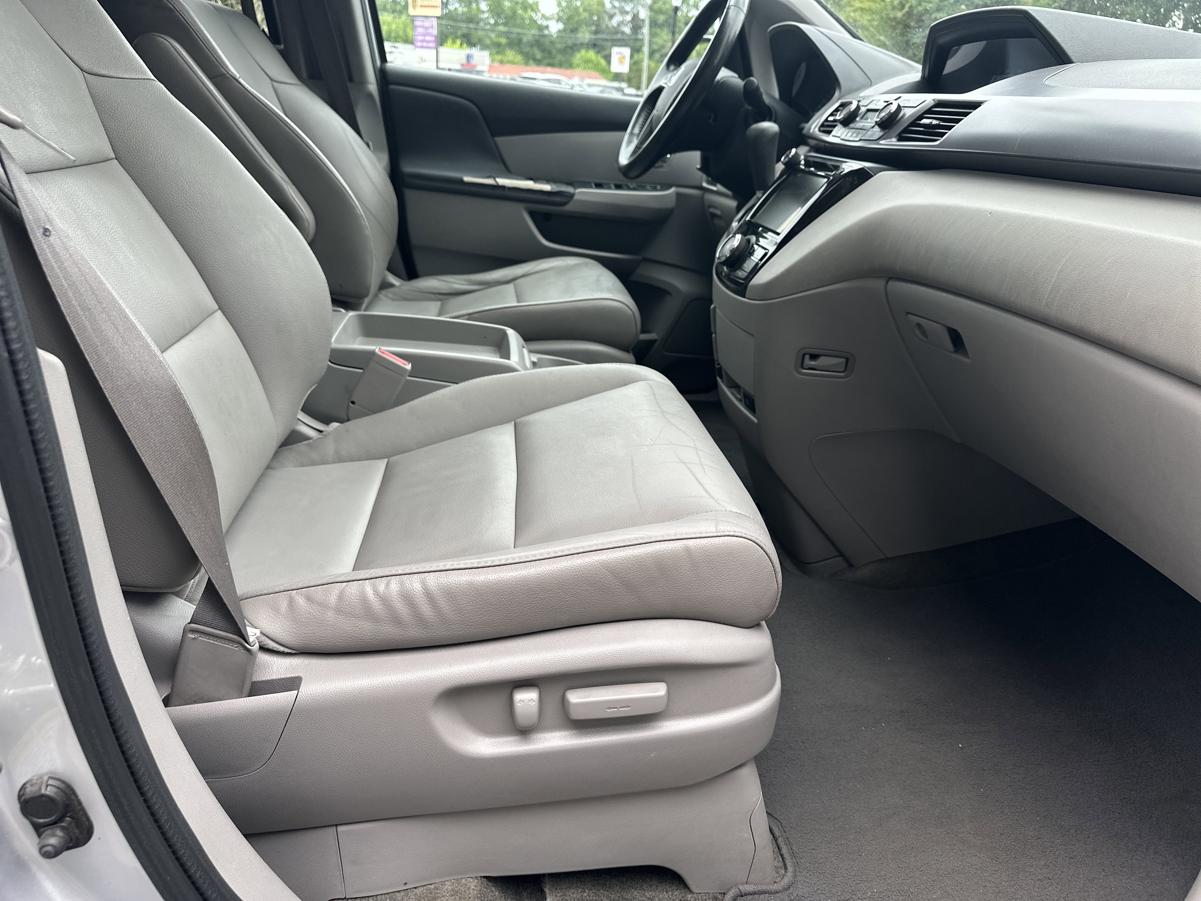 Used 2014 Alabaster Silver Metallic Honda EX-L image 16