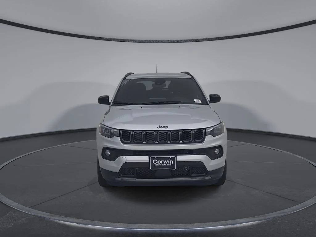 New 2026 Silver Zynith Metallic Clearcoat Jeep Latitude image 5