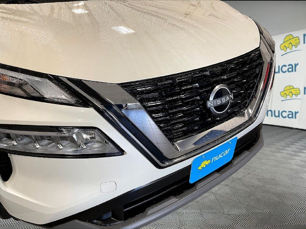 Used 2023 White Nissan SV image 31