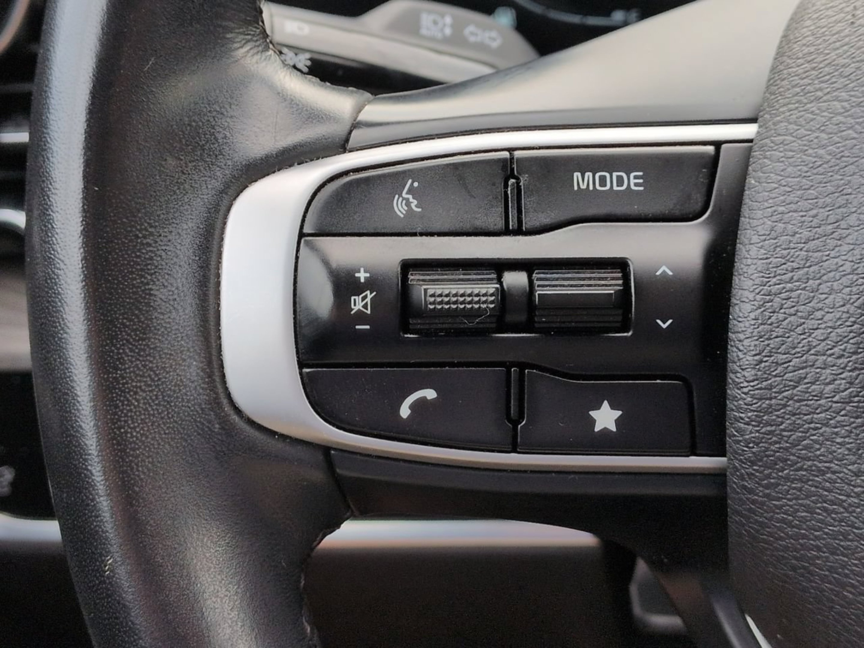 Certified Used 2024 Glacial White Pearl Kia X-Line image 26