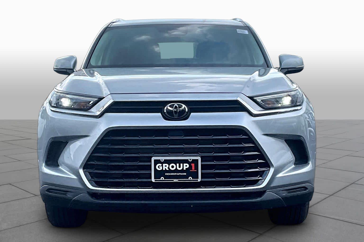Used 2025 Celestial Silver Metallic Toyota XLE image 4