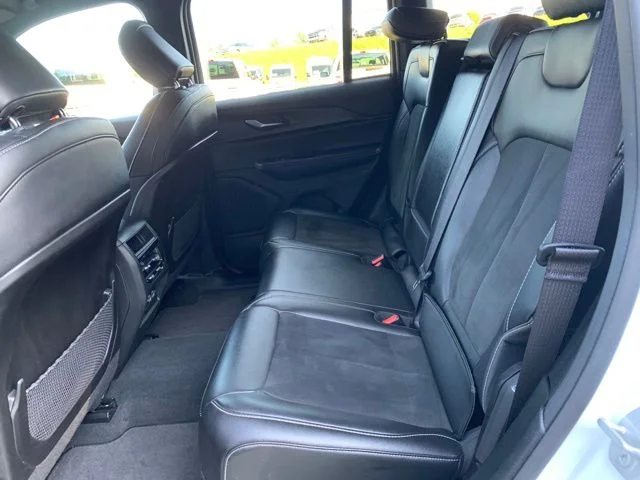Used 2025 White Jeep Altitude image 19