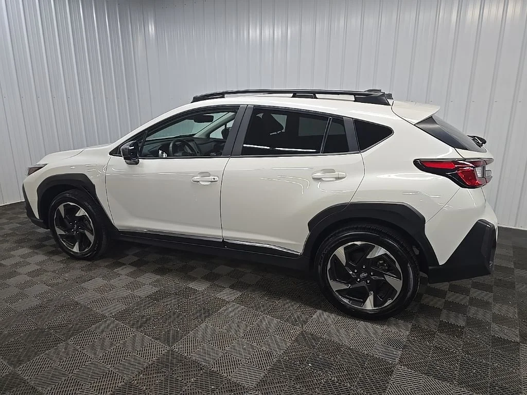 Used 2025 Crystal White Pearl Subaru Limited image 4