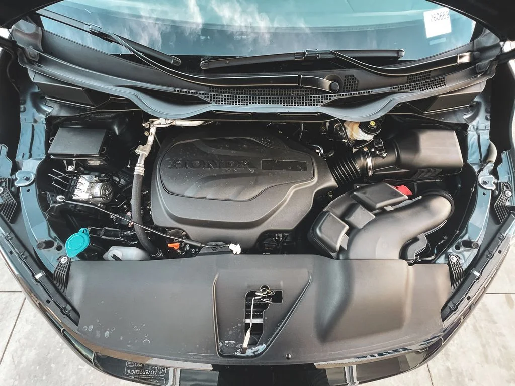 New 2026 Smoke Blue Pearl Honda Touring image 32