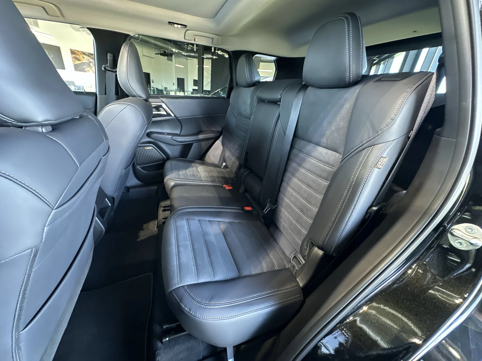 New 2026 Black Diamond Mitsubishi SE image 22