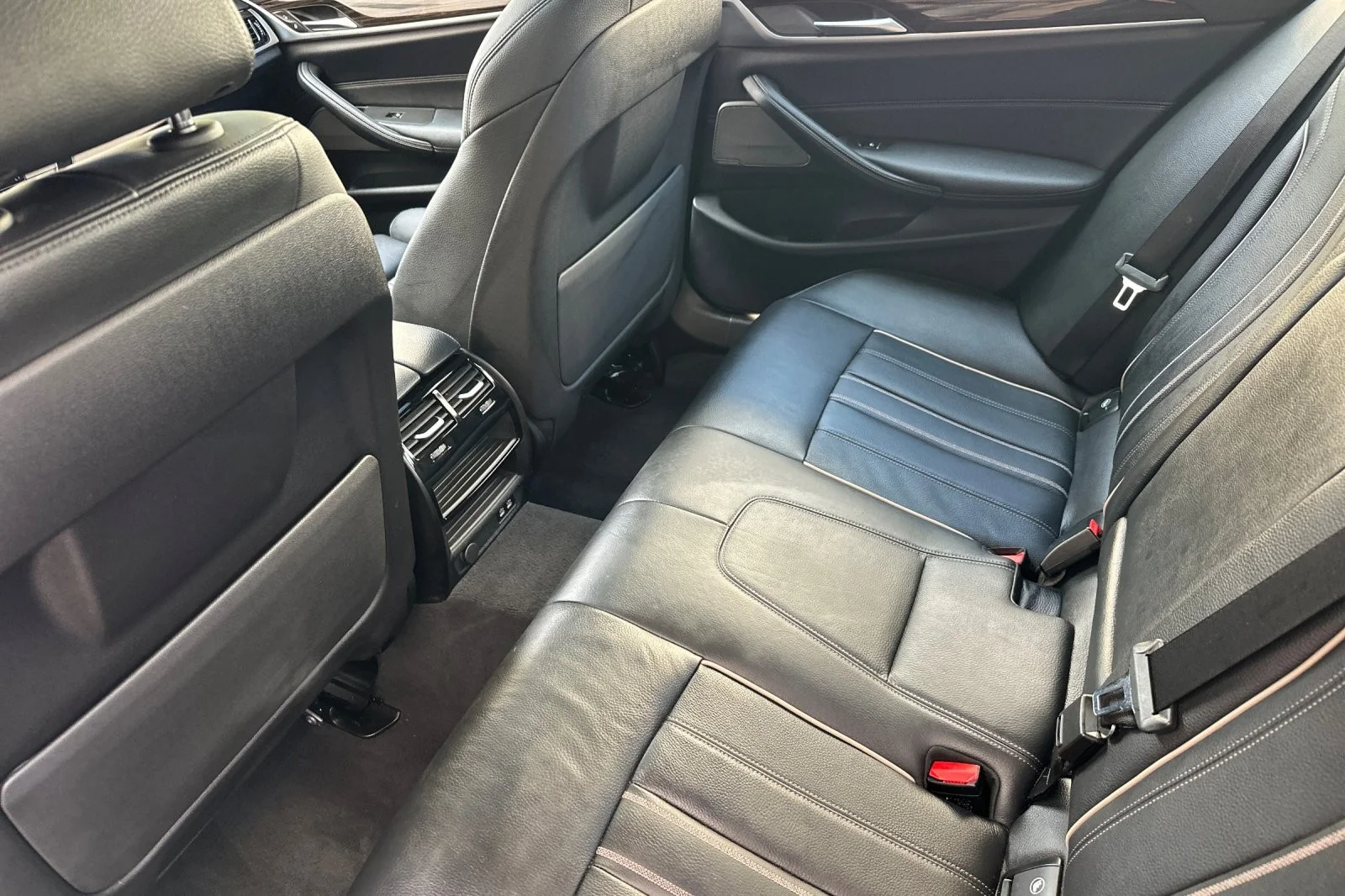 Used 2023 Carbon Black Metallic BMW 540i xDrive image 11