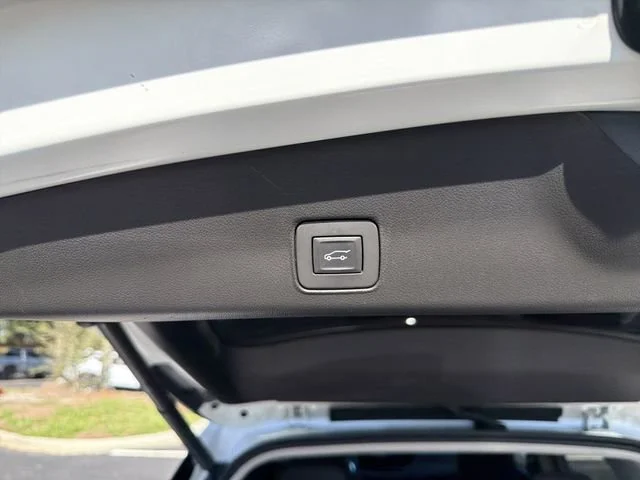 Used 2024 Summit White Chevrolet LT image 12