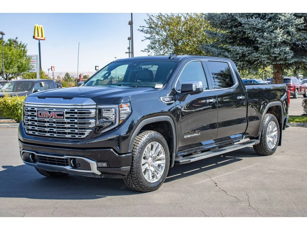 Used 2024 Onyx Black GMC Denali image 4