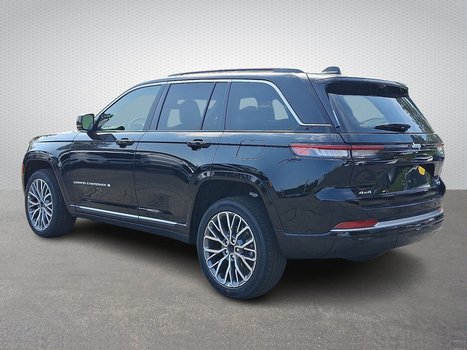 New 2027 High-Gloss Black Paint Jeep Summit 4x4 image 3