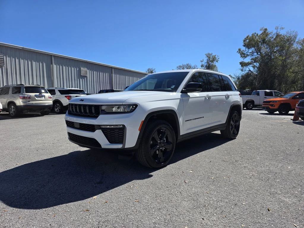 New 2026 Bright White Clear-Coat Exterior Paint Jeep Limited image 2