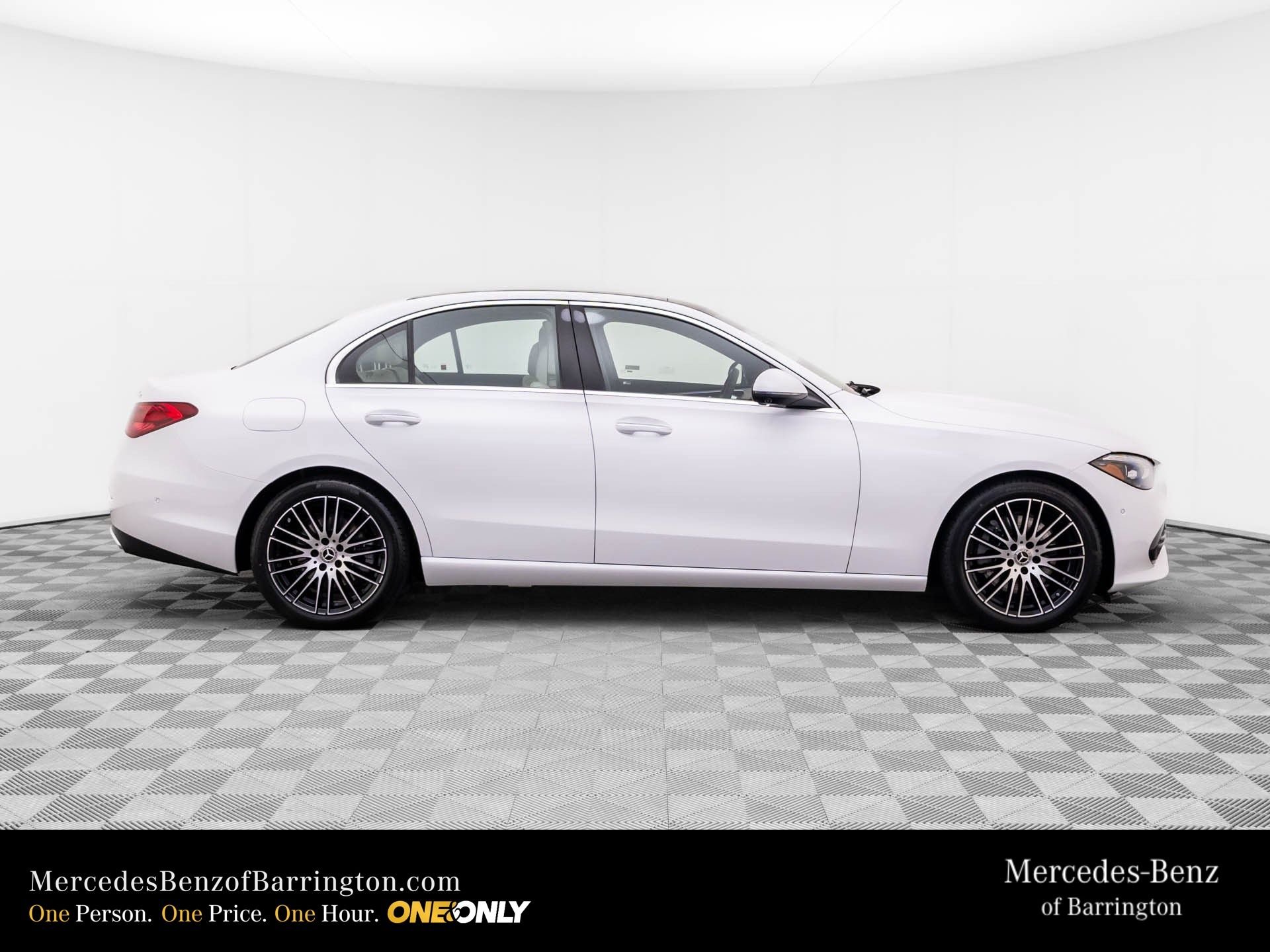 New 2026 MANUFAKTUR Moonlight White Metallic Mercedes-Benz C 300 image 7