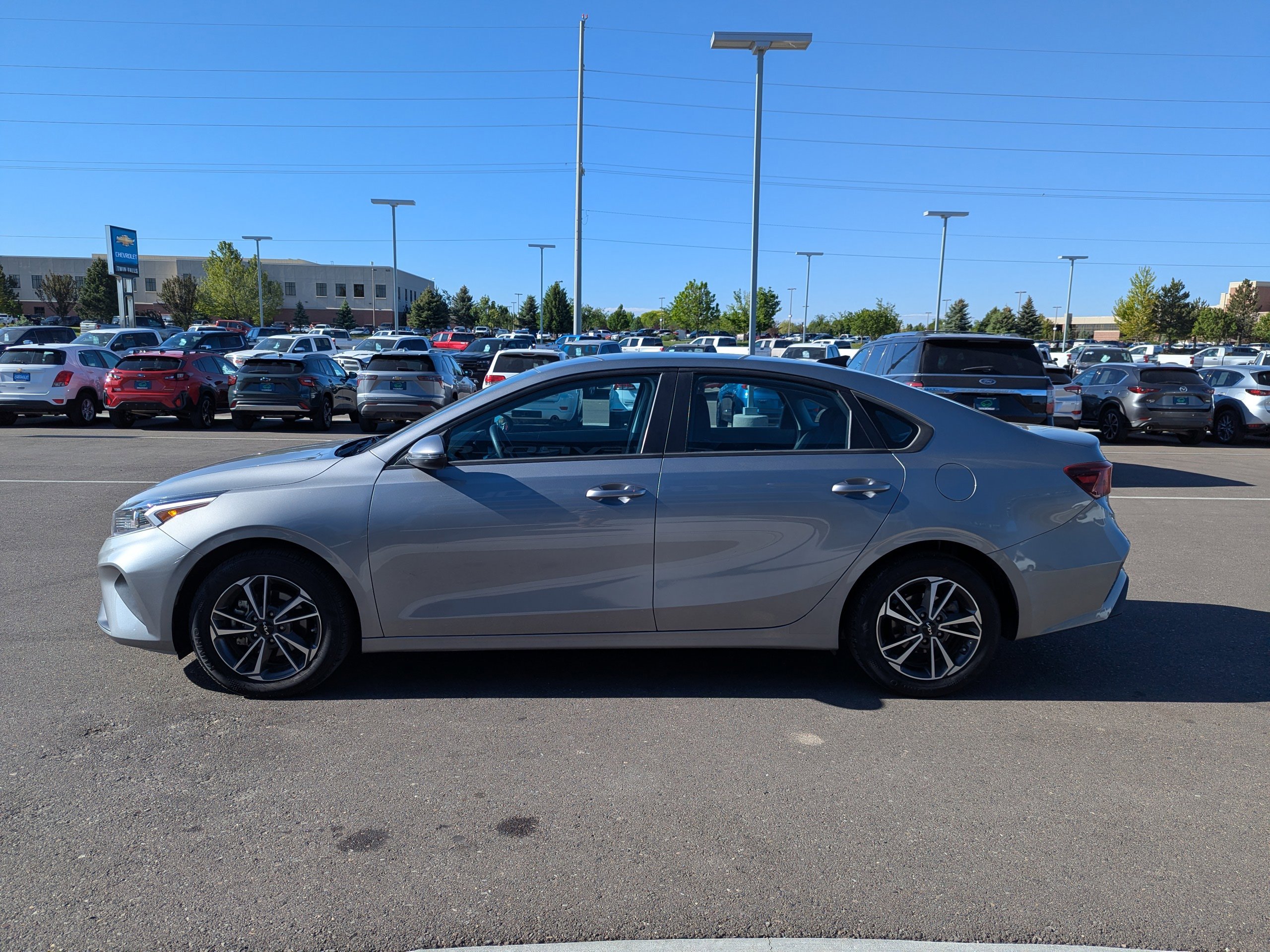 2023 Kia Forte LXS - Photo 9
