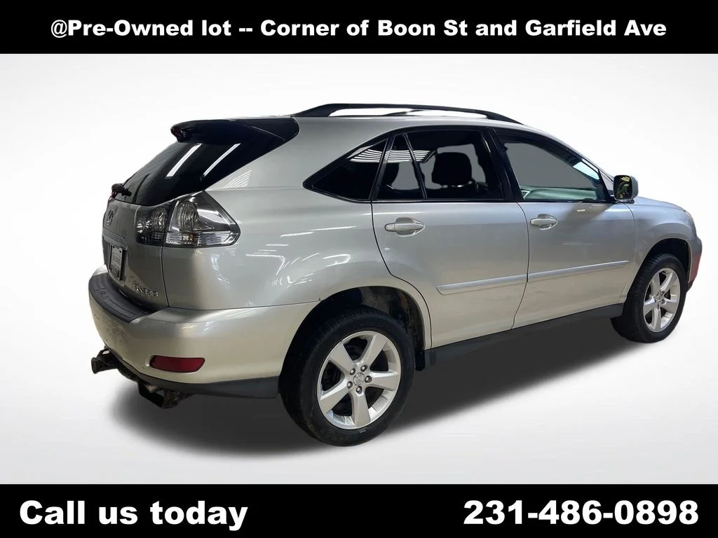 Used 2004  Lexus 330 image 6