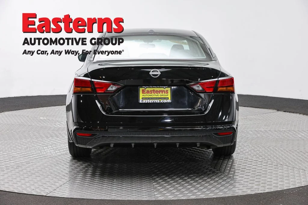 Used 2023 Black Nissan 2.5 SV image 6