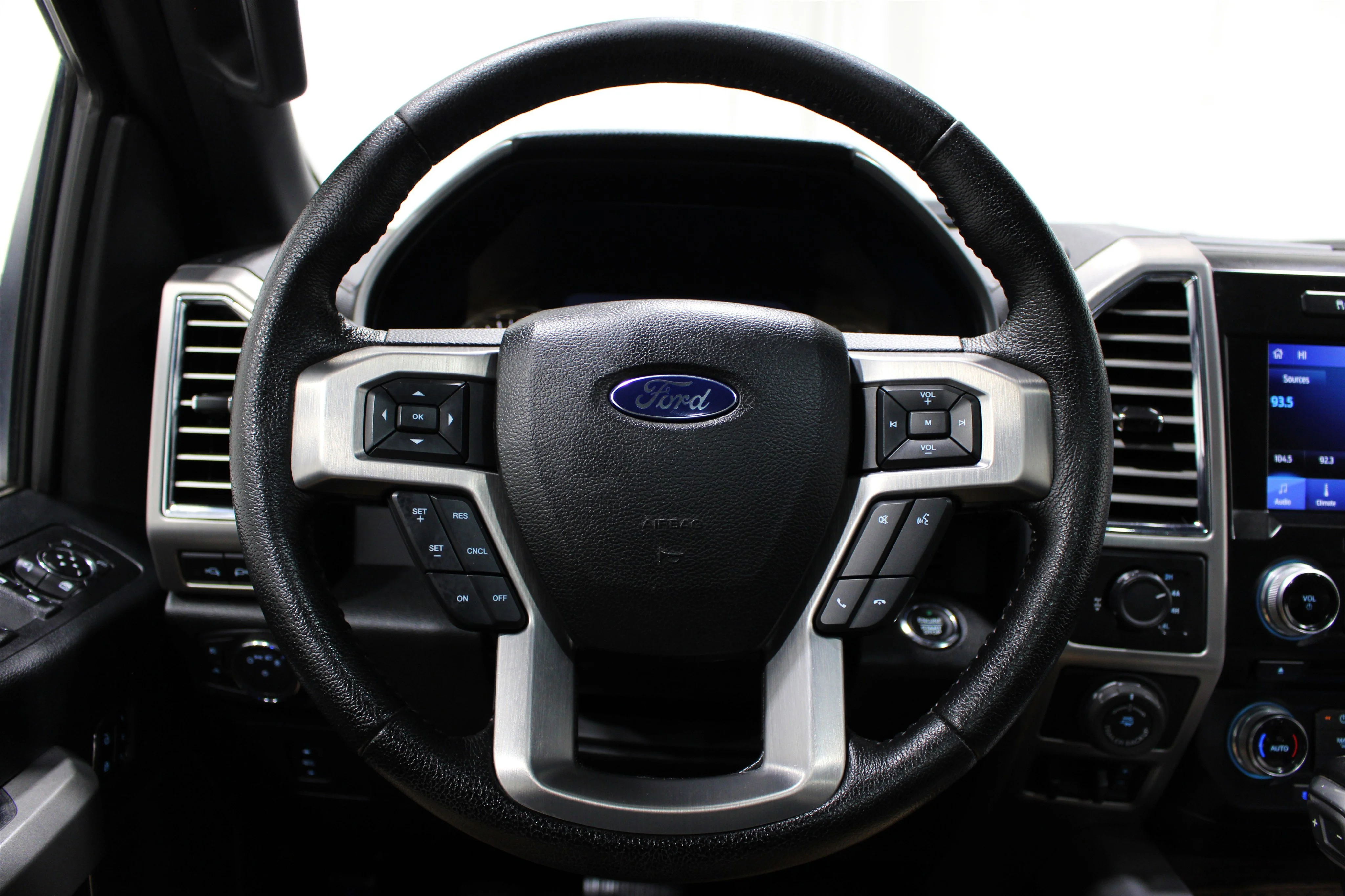2016 Ford F-150 Platinum - Photo 11