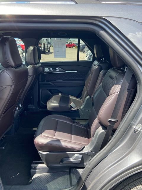 Used 2025 Carbonized Gray Metallic Ford Platinum image 6