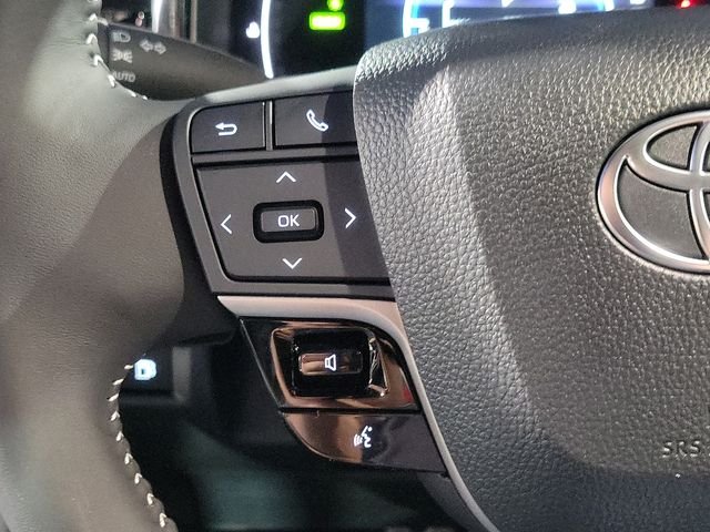 Used 2025  Toyota SE image 18