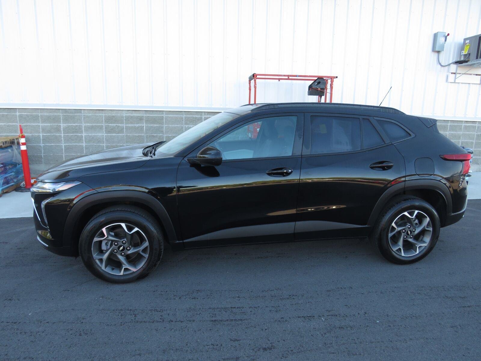 Used 2024 MOSAIC BLACK METALLIC CHEVROLET TRUCK  image 14