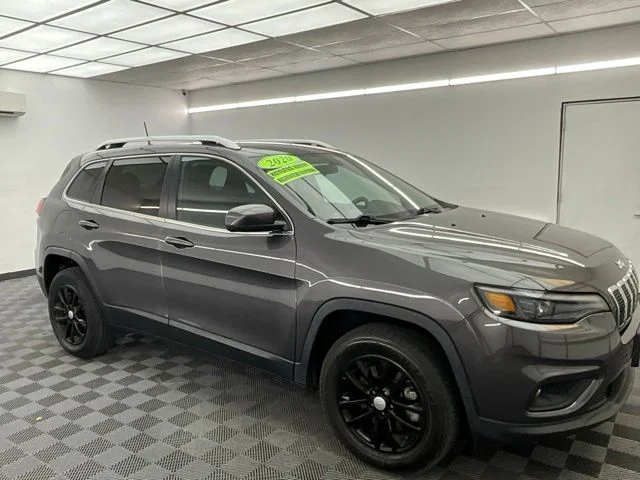 Used 2020 Gray Jeep Latitude Plus image 3