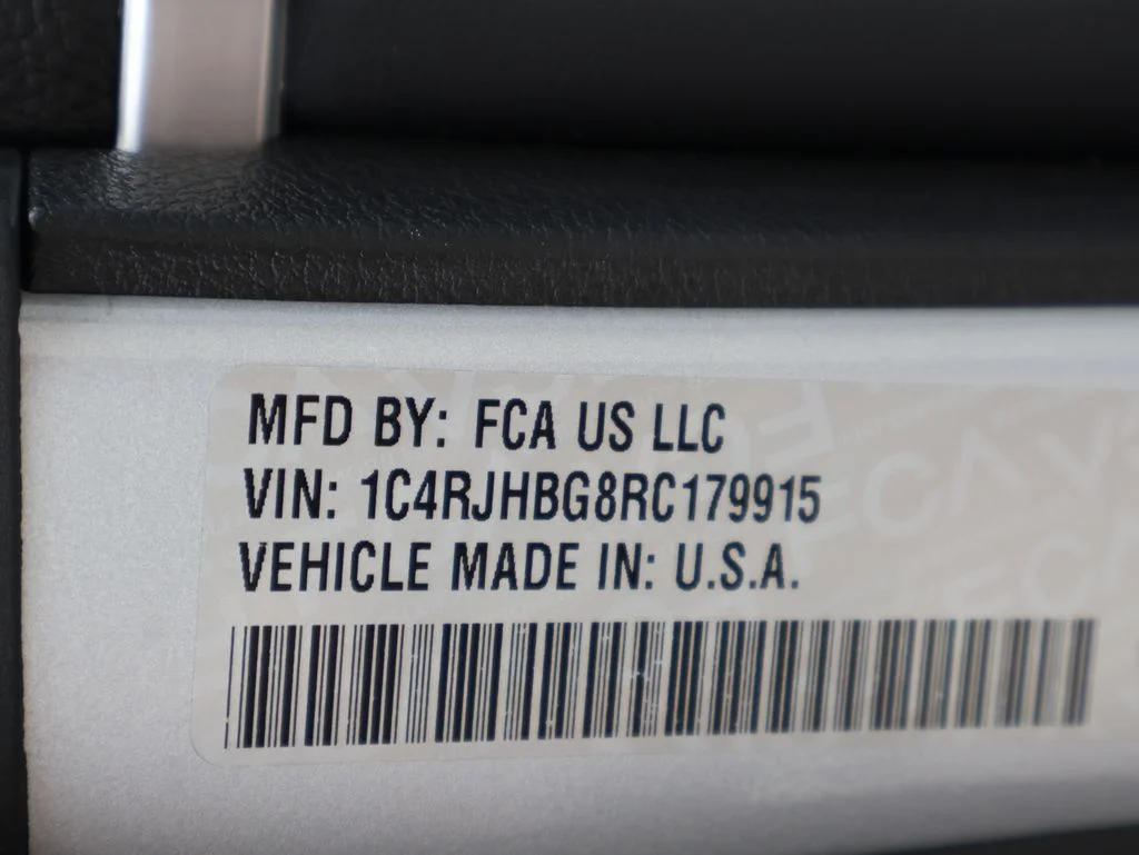 Used 2024 Silver Jeep Limited image 43