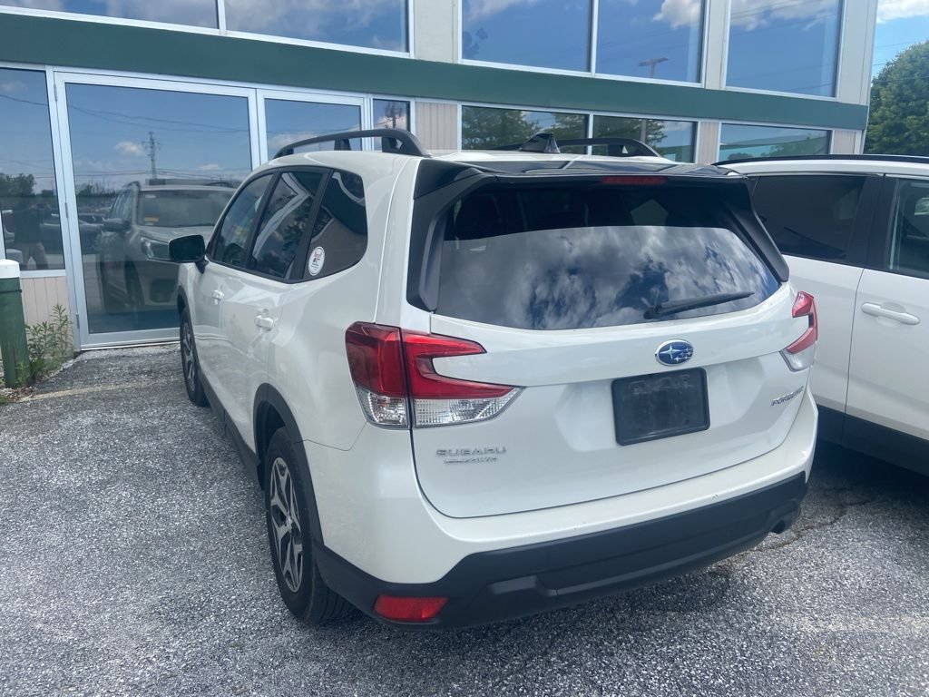 Used 2024 Crystal White Pearl Subaru Premium image 3