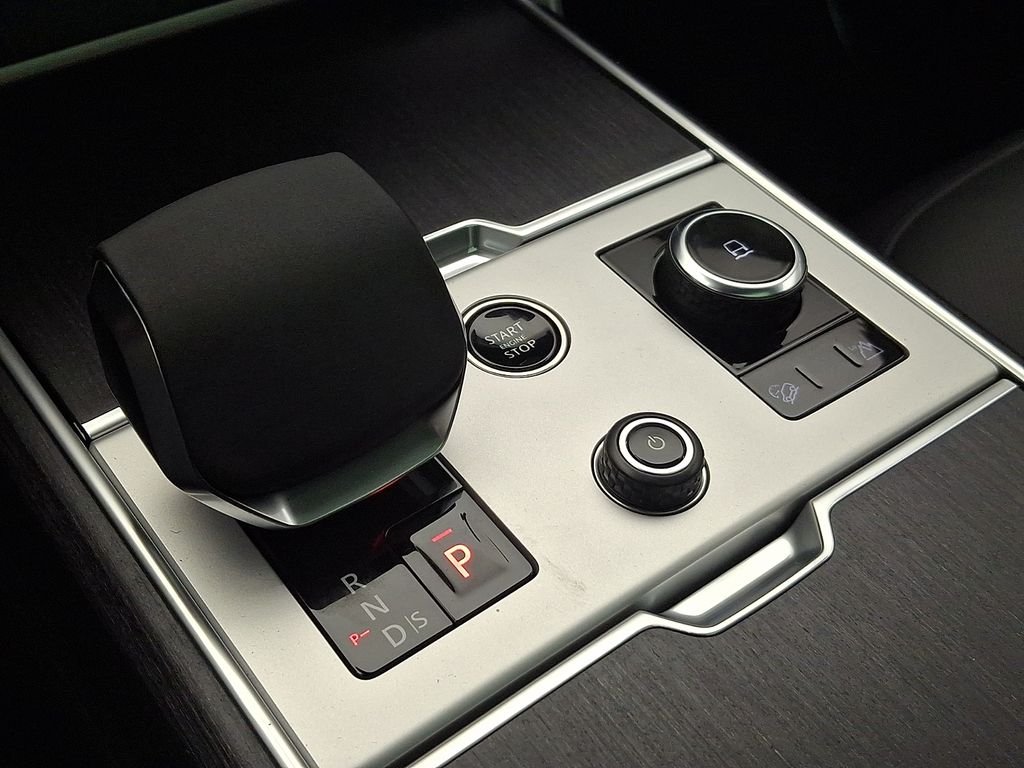 New 2027 Carpathian Grey Land Rover SE image 12