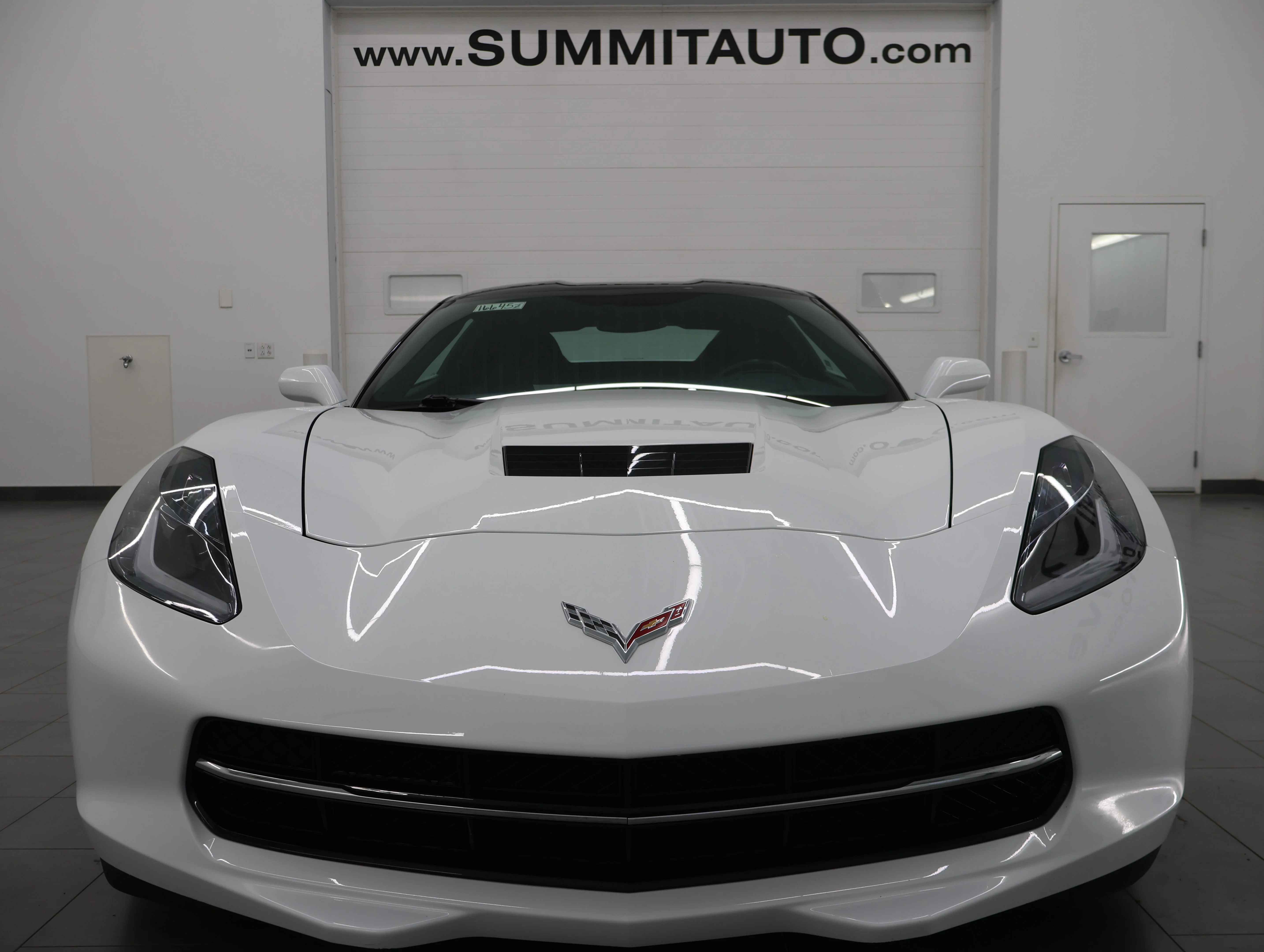 Used 2015 Arctic White Chevrolet Stingray Z51 image 19