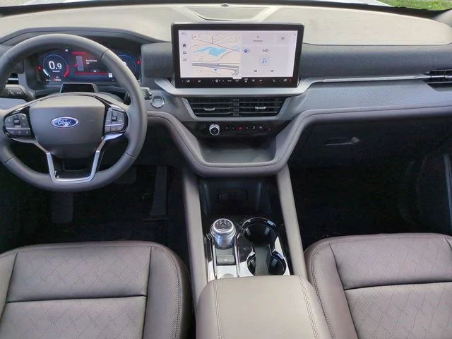New 2026 Star White Metallic Tri-Coat Ford Platinum™ image 15