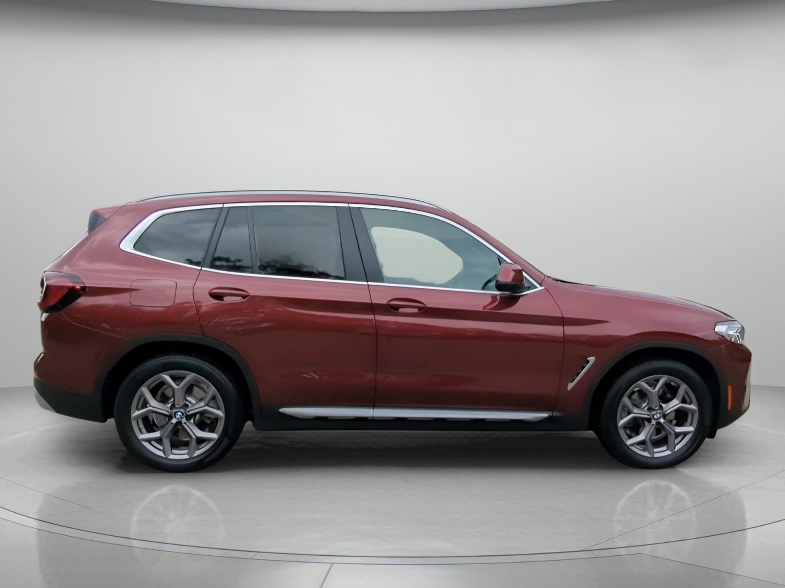 Used 2024 Aventurin Red Metallic BMW sDrive30i image 31