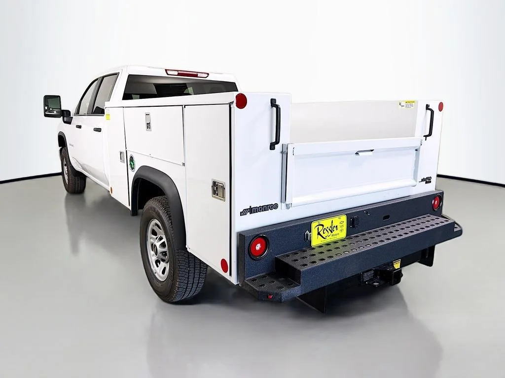 New 2026 Summit White Chevrolet WT image 7