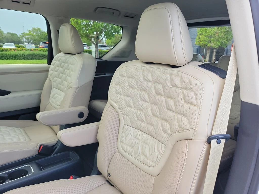 New 2026 White Nissan Platinum Reserve image 13