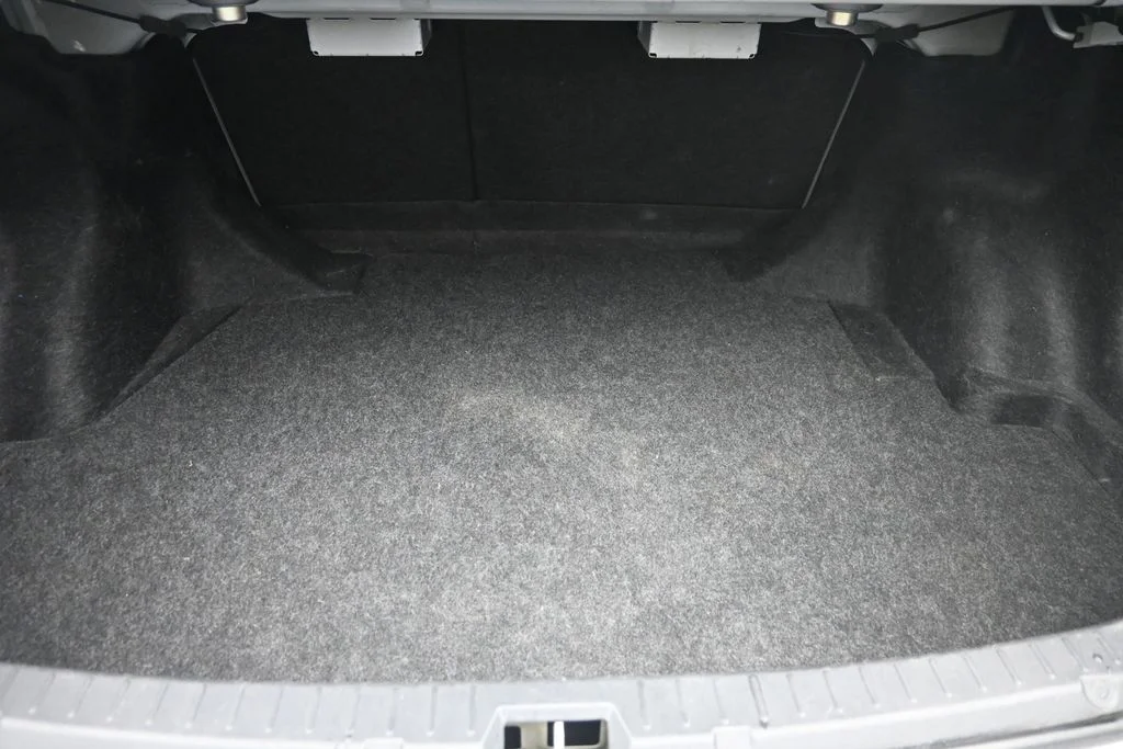 Used 2013 White Toyota LE image 11