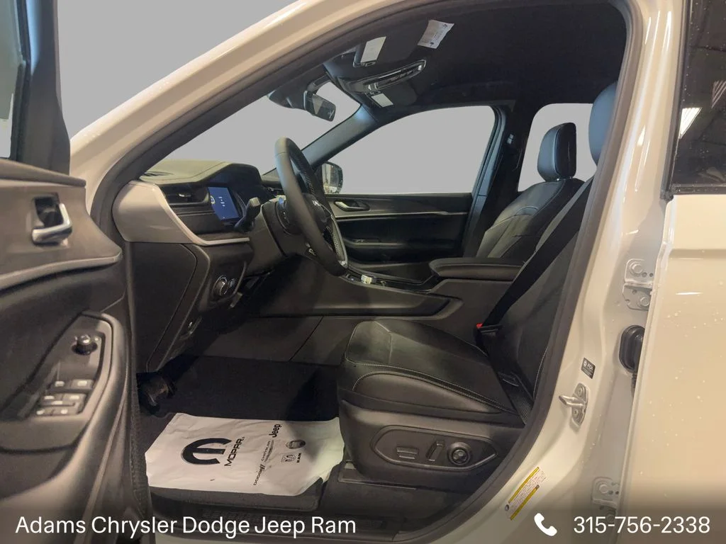 New 2026 Bright White Clear-Coat Exterior Paint Jeep Altitude image 14