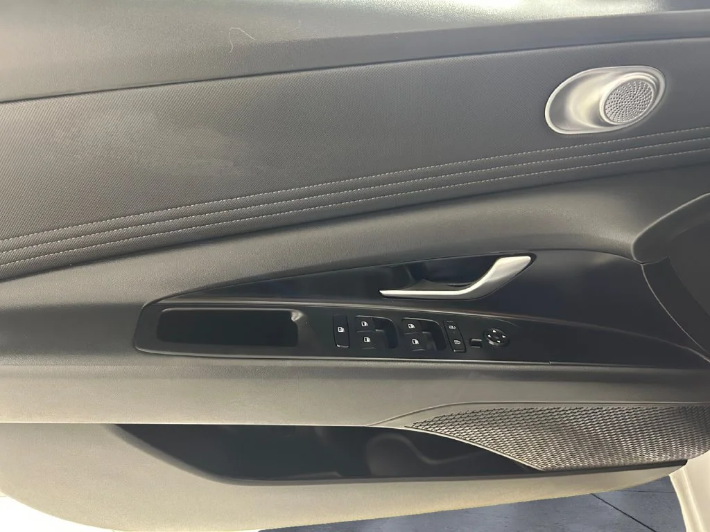 Used 2024 White Hyundai SEL image 12