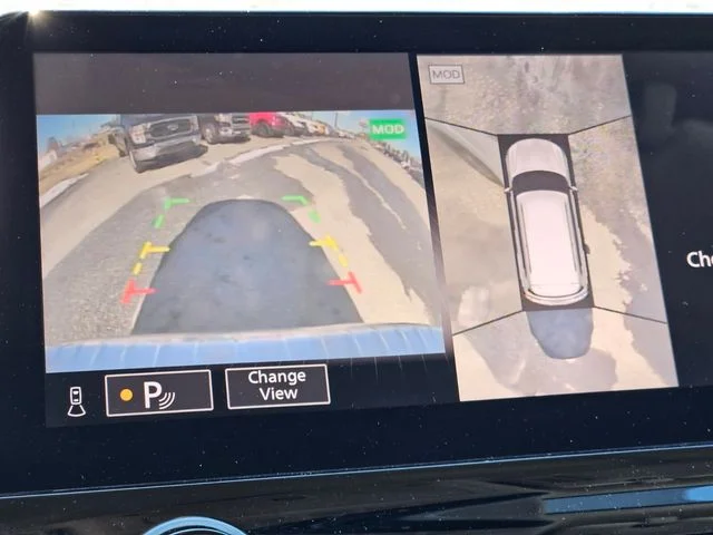 Used 2024 White INFINITI LUXE image 30