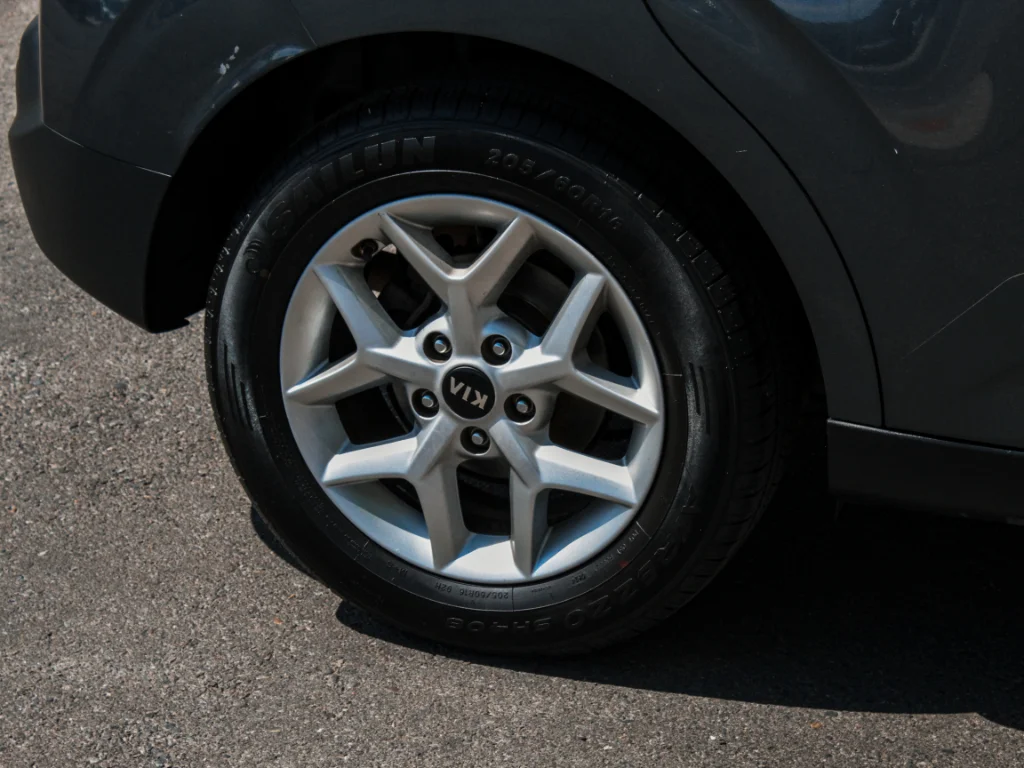 Used 2021 Gravity Gray Kia S image 4