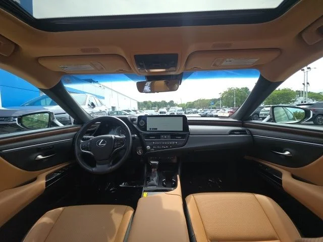 Used 2025 White Lexus 350 image 15