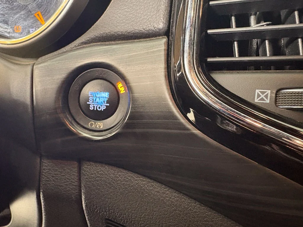 Used 2019 White Jeep Altitude image 27