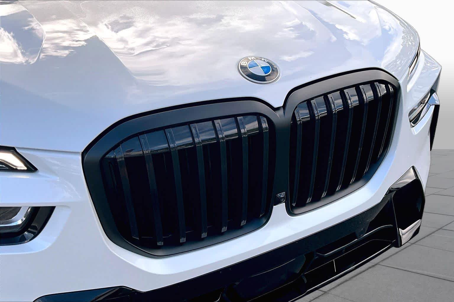 Certified Used 2025 Mineral White Metallic BMW xDrive40i image 30