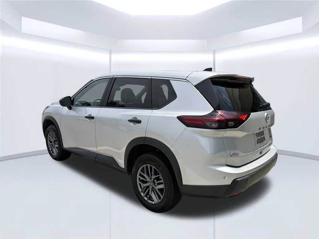 Used 2024 Silver Nissan S image 5