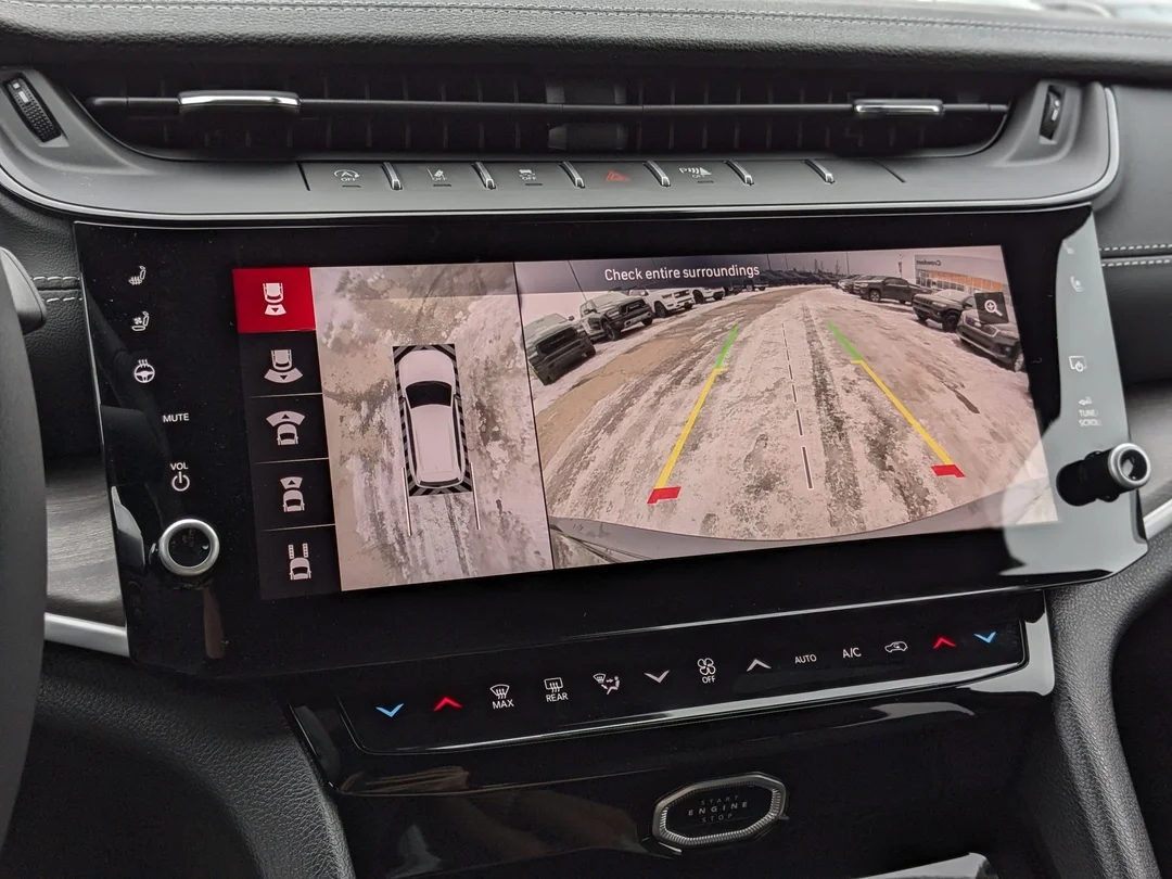 New 2026 Grey Jeep Limited Reserve - - 4x4 - Pano Sunroof - Nappa Lthr - Vent Seats - Tow Pkg - Remote Start & More! image 23