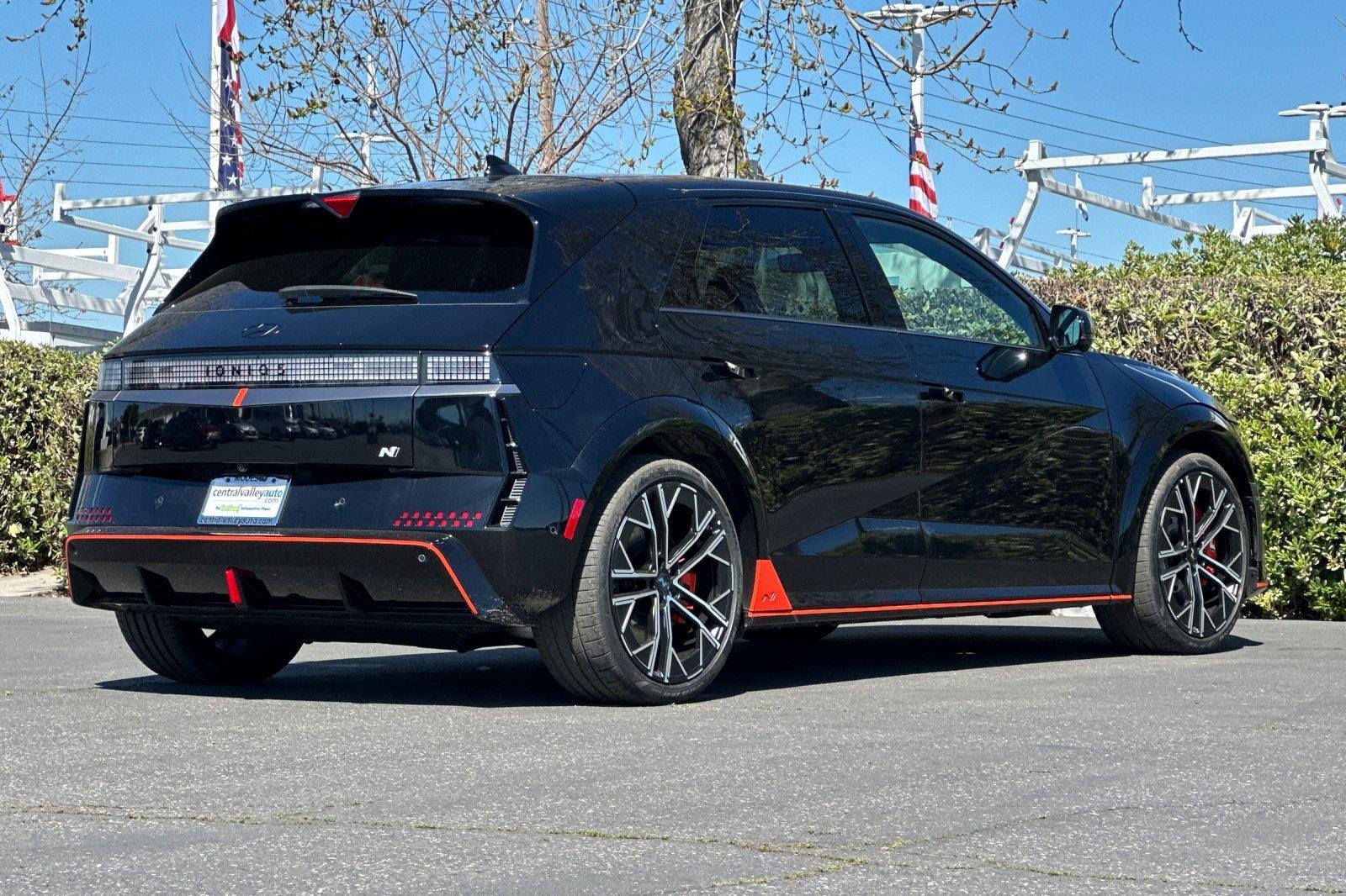 New 2025 Abyss Black Hyundai AWD image 28