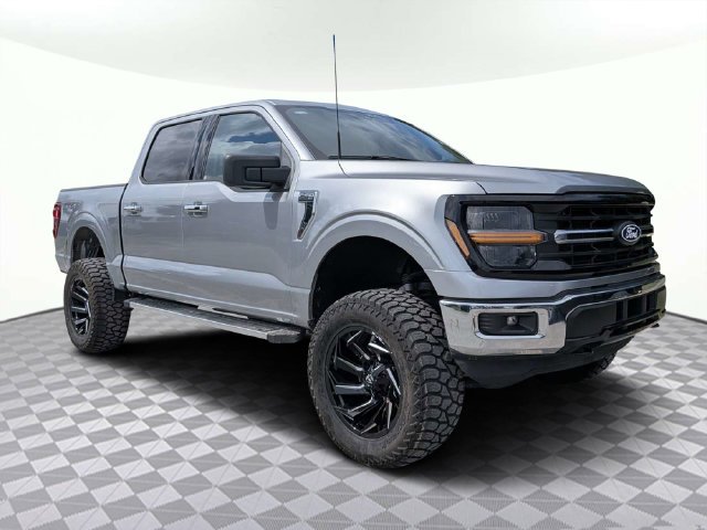 Used 2025 Silver Ford XLT image 2