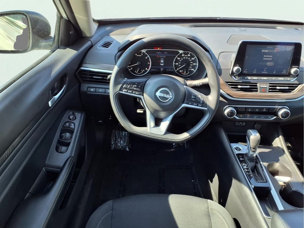 Used 2025 Silver Nissan 2.5 SV image 9