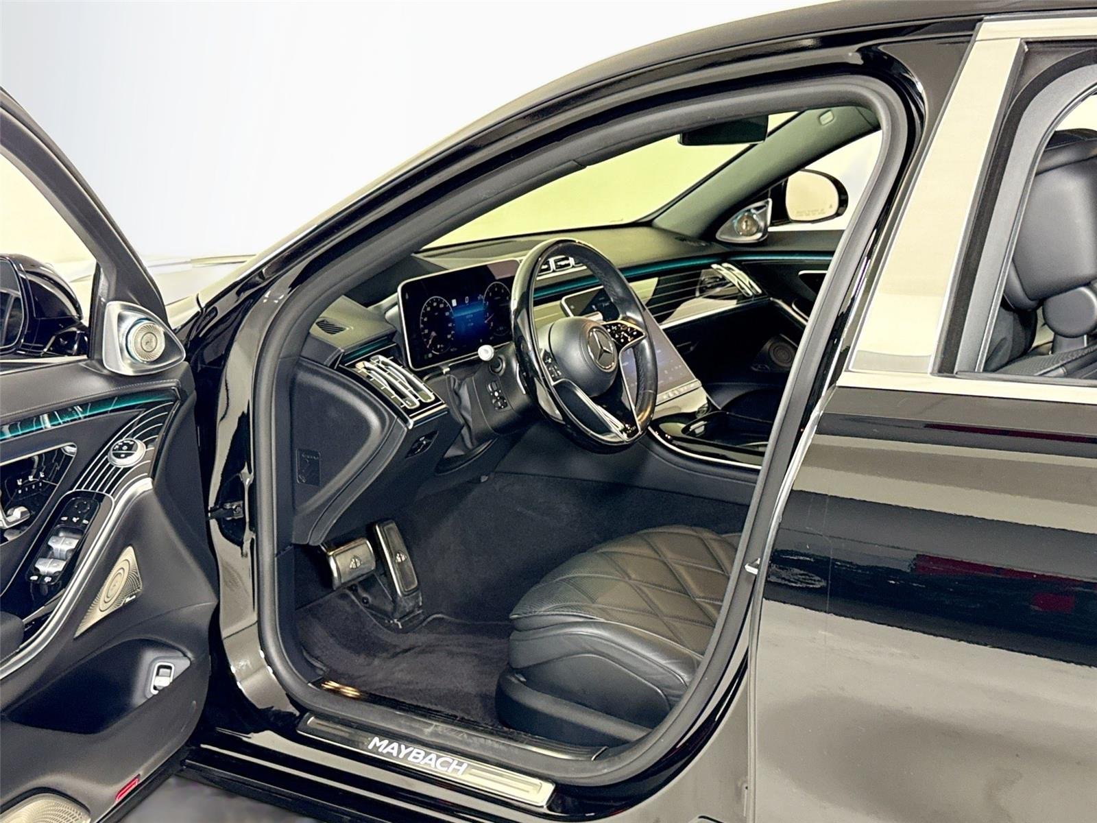 Used 2022 Black Mercedes-Benz Maybach S 580 | Exec Seating | Rear TVs image 12
