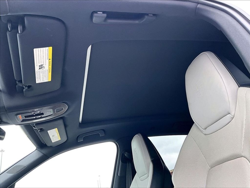 Used 2024 White Porsche S image 18