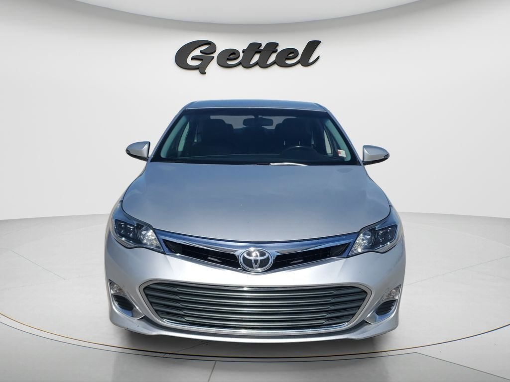Used 2014 Silver Toyota XLE image 2